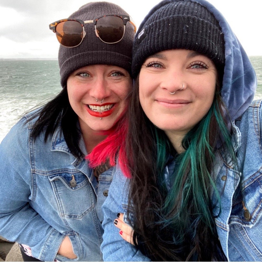 Meet your Poshers, Kelsey & Danielle
